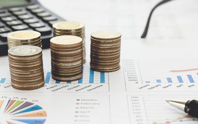 Explorando la Economía: La micro y macroeconomía se complementan para ofrecer una visión completa de la realidad económica.