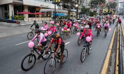 Participantes de “La Ruta de Lola” recorren Caracas en apoyo a la detección temprana del cáncer de mama.