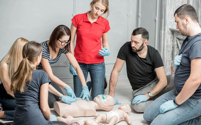 Expertos recomiendan mantener la calma y aplicar técnicas básicas de primeros auxilios para proteger la vida antes de la llegada de los servicios de emergencia.