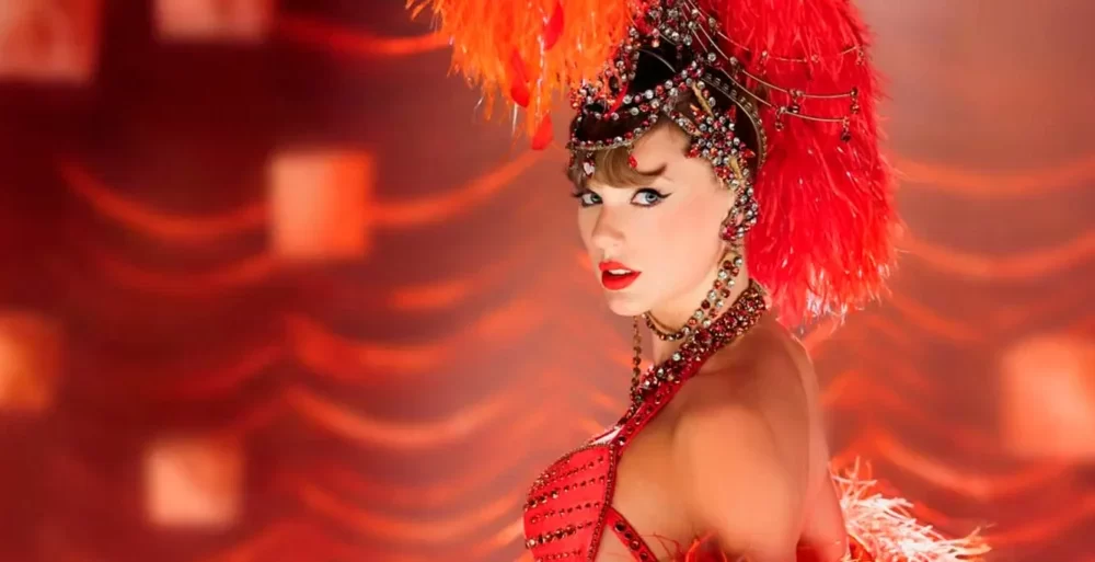 Taylor Swift deslumbra con The Life of a Showgirl