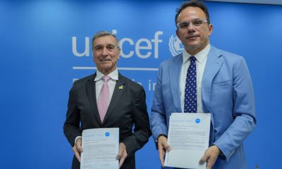 Firma del acuerdo entre UNICEF y FUNDALASER. Representantes destacan el compromiso por la infancia venezolana.