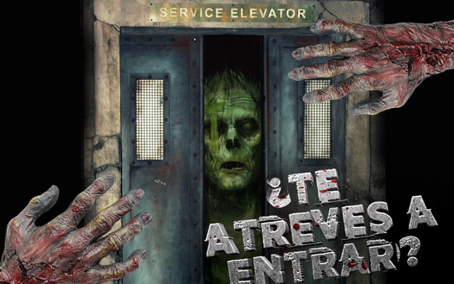 Visitantes disfrutan de la experiencia inmersiva de “Ascensor Zombie” en el Centro Comercial El Recreo, Caracas.