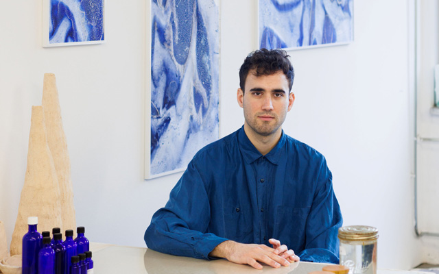 El artista español Eduardo Palomares trabajará junto a alfareros de El Cercado en la creación de esculturas marinas que promueven la regeneración ecológica de Margarita.