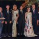 Alfombra Roja del Evento "Aroma Gala": Personalidades del mundo de la moda y la diplomacia se unieron para apoyar a niños en necesidad con cirugías reconstructivas.