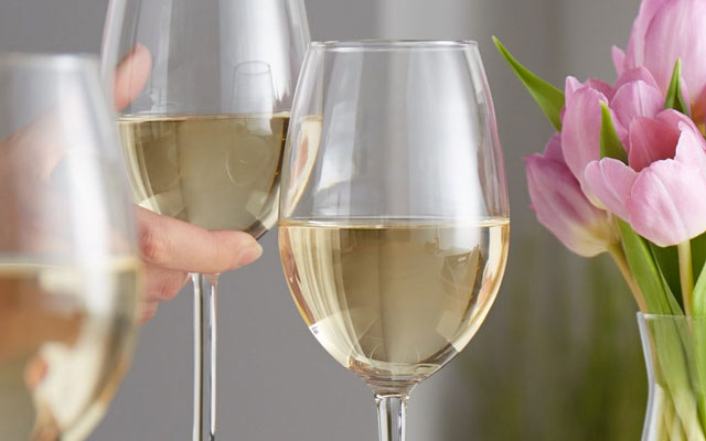 Resaca y ansiedad por el vino blanco.