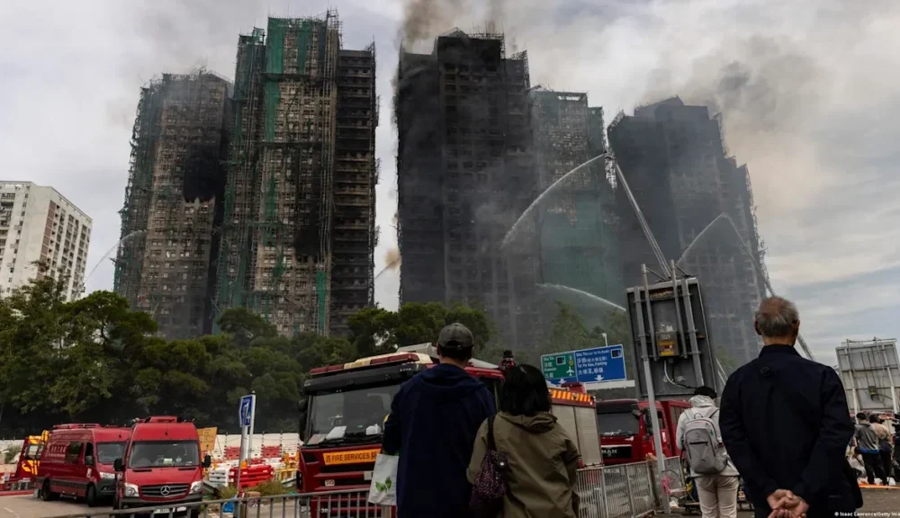 Ascienden a 128 los fallecidos por incendio en complejo residencial en China