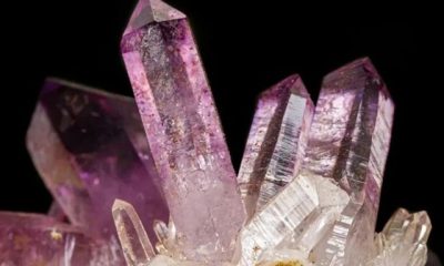 El cuarzo, presente en la tierra, se ha convertido en un símbolo de meditación y crecimiento espiritual