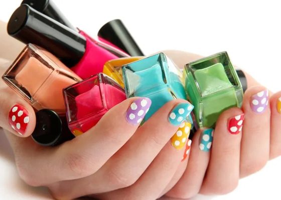 El color, la forma y el largo de las uñas revelan identidades, deseos y símbolos culturales que atraviesan generaciones.