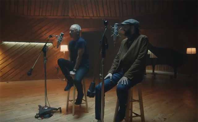 Juan Luis Guerra y Sting celebran la unión musical con el lanzamiento de Estrellitas y Duendes, una colaboración que ilumina el panorama artístico internacional.