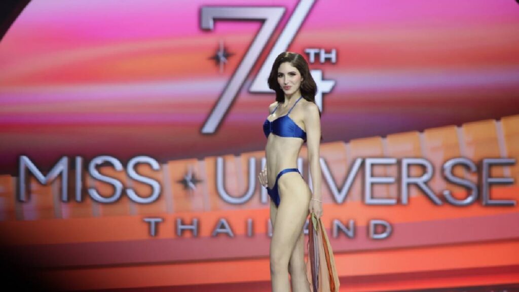 Stephany Abasalo deslumbra en el desfile en traje de baño