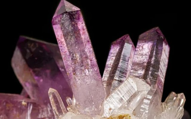 El cuarzo, presente en la tierra, se ha convertido en un símbolo de meditación y crecimiento espiritual