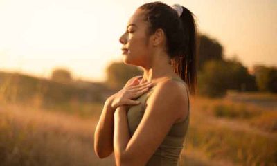 El autoconocimiento profundo invita a una comprensión integral del ser, más allá de la personalidad y el carácter.