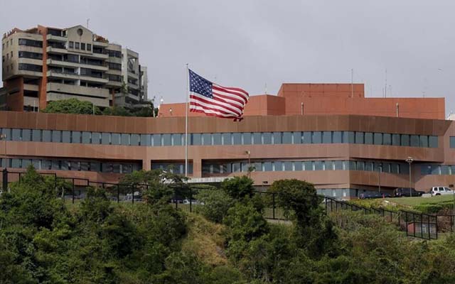 Vista aérea de la embajada de Estados Unidos en Caracas, cuya reapertura está siendo considerada por Washington tras años de ausencia diplomática.