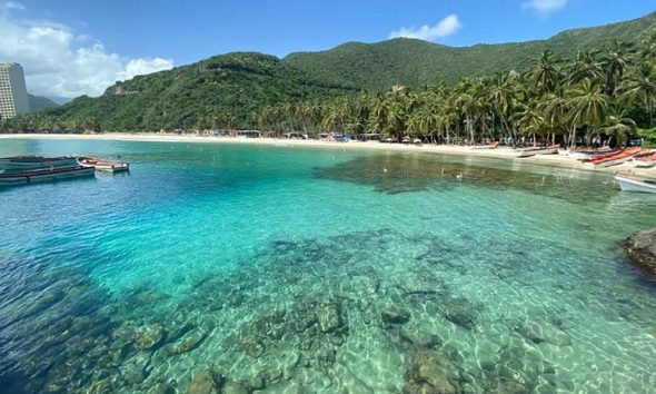 De Cata, Choroní y Cuyagua a Morrocoy, Margarita, Mérida, La Guaira, Los Roques y Canaima, Venezuela ofrece infinitos destinos para quienes deciden no quedarse en casa y celebrar la vida viajando por su propio país. 🇻🇪