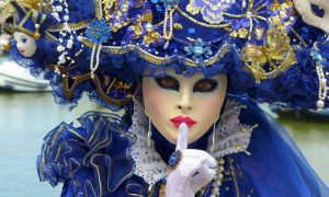 En Venecia el tiempo es solo una máscara más