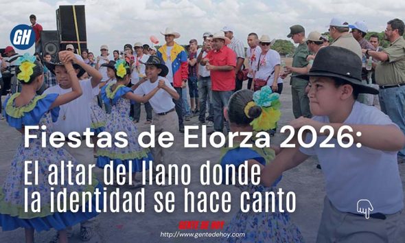 Pareja de baile zapateando al ritmo del arpa, cuatro y maracas durante el amanecer llanero en las Fiestas de Elorza, estado Apure.