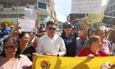 El Dr. Virgilio Castillo Blanco acompañó la movilización intergremial en la Plaza El Llano de Mérida en defensa de los derechos salariales del sector universitario.