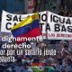 Manifestantes sostienen pancartas durante la jornada de protesta en Caracas, exigiendo que el salario mínimo cubra la canasta básica y respete los derechos constitucionales.