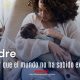 Manos que sostienen el mundo: el abrazo de una madre trasciende idiomas, fronteras y generaciones. Cada año, el planeta entero se detiene para rendir homenaje al amor más puro de la humanidad.